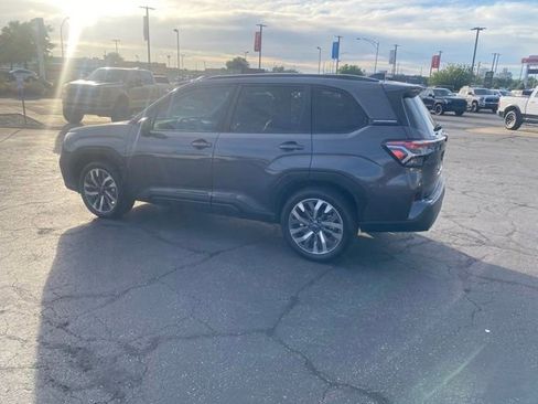 Used 2025 Subaru Forester Touring AWD/4WD image 5