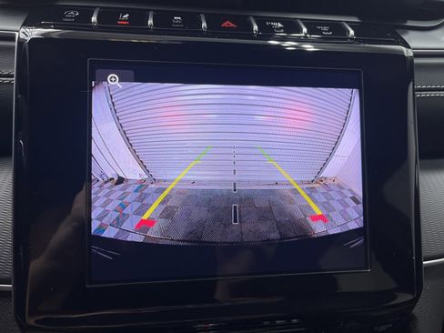 New 2025 Jeep Grand Cherokee Altitude image 9