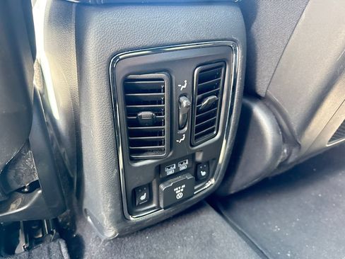 Used 2020 Jeep Grand Cherokee Overland AWD/4WD image 23
