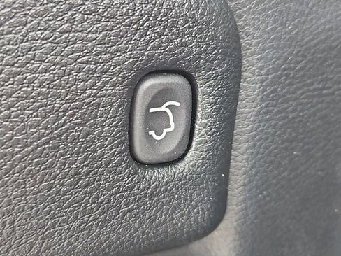 Used 2018 Jeep Grand Cherokee Altitude RWD image 16