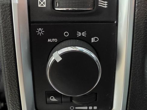 Used 2019 RAM 1500 Classic SLT image 37