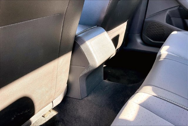 Used 2025 Volkswagen Jetta SE FWD image 10