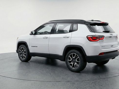 Used 2025 Jeep Compass Trailhawk AWD/4WD image 6