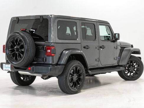 Used 2025 Jeep Wrangler Unlimited Sahara AWD/4WD image 30