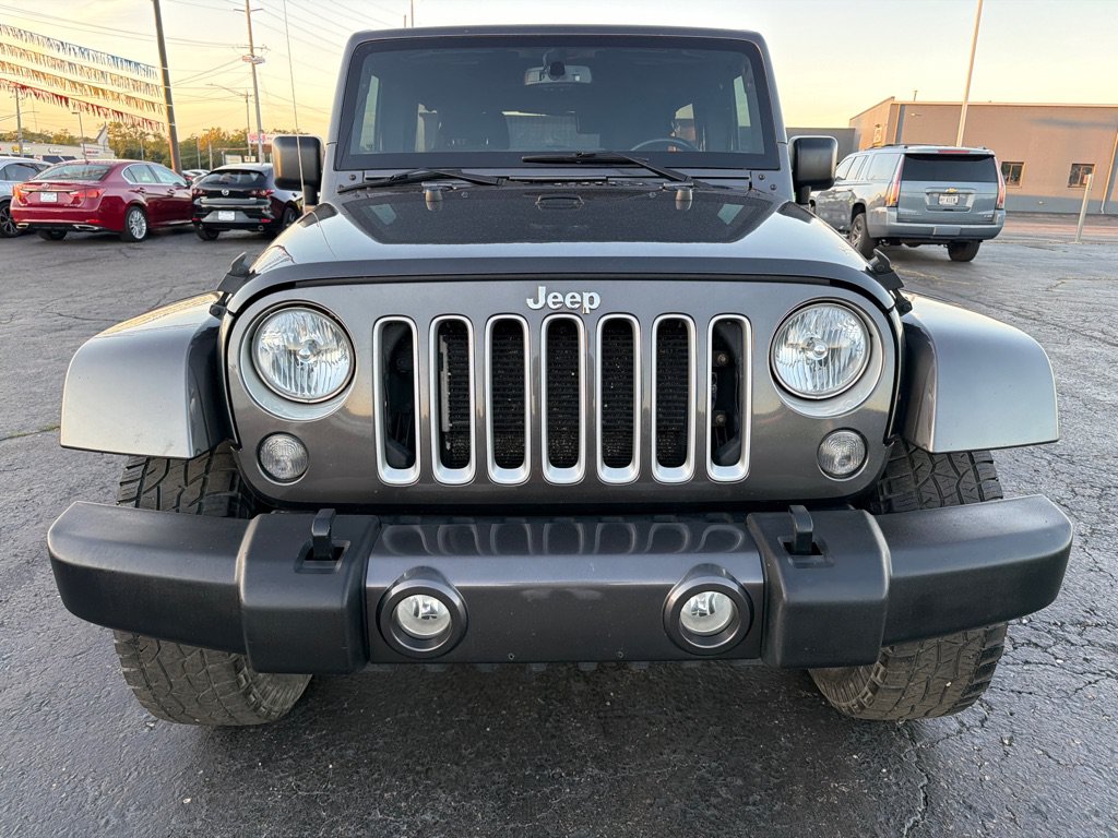 Used 2018 Jeep Wrangler Unlimited Sahara AWD/4WD image 2