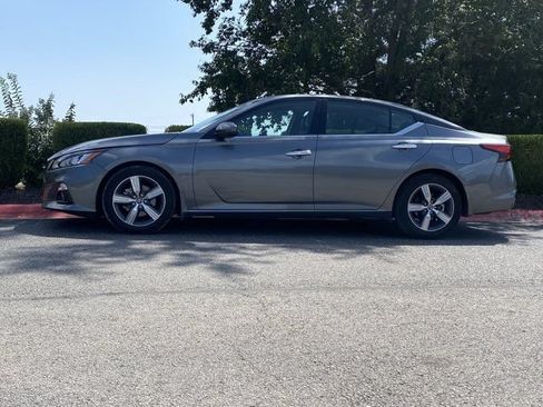 Used 2021 Nissan Altima 2.5 SL FWD image 8
