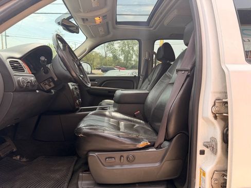 Used 2007 Chevrolet Suburban LT w/ LT Preferred Equipment Group AWD/4WD image 9