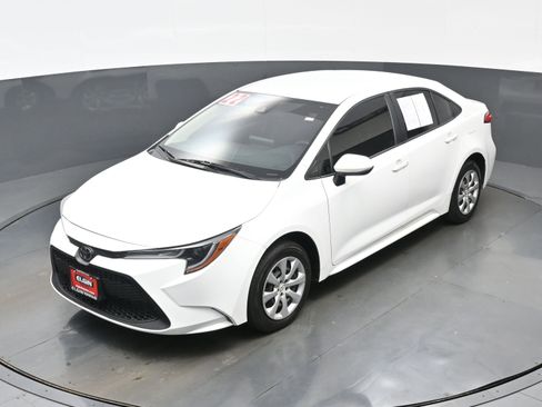 Used 2022 Toyota Corolla LE FWD image 34