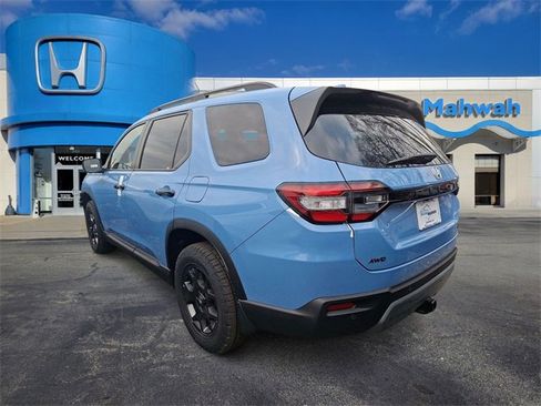 New 2025 Honda Pilot TrailSport image 4