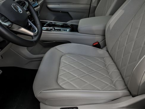 Used 2025 Volkswagen Atlas SEL Premium R-Line image 26