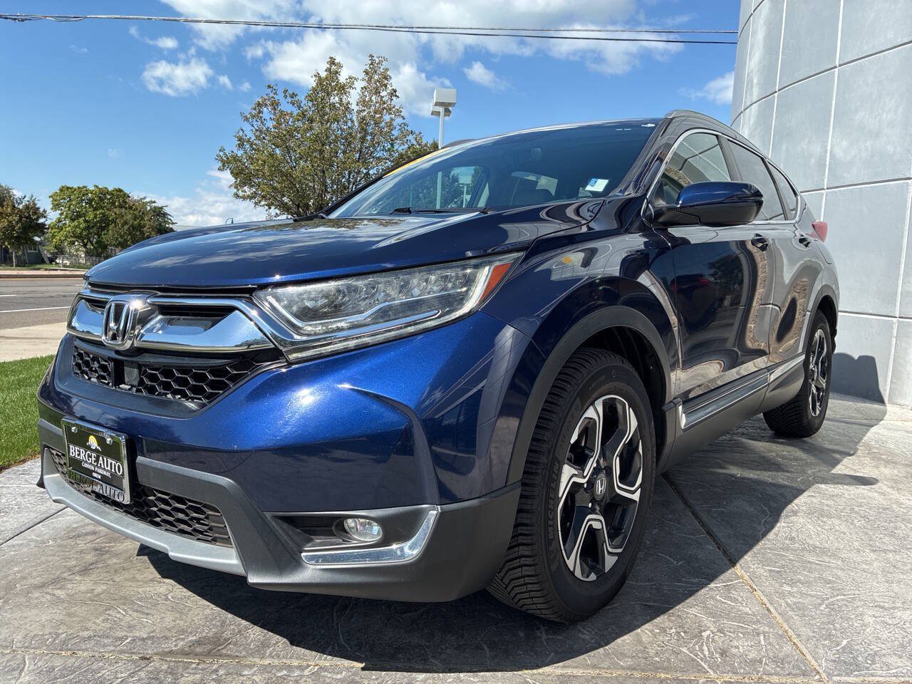 Used 2019 Honda CR-V Touring image 3