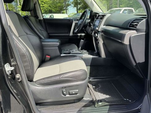 Used 2022 Toyota 4Runner SR5 Premium w/ Moonroof Package RWD image 14