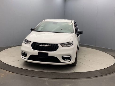 New 2026 Chrysler Pacifica Select FWD image 8