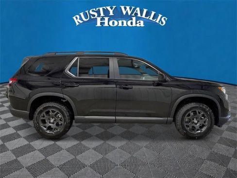 New 2025 Honda Pilot TrailSport image 2