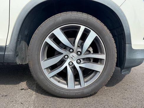 Used 2018 Honda Pilot Touring image 16