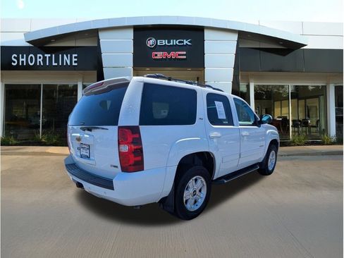 Used 2011 Chevrolet Tahoe LT w/ Luxury Package AWD/4WD image 3