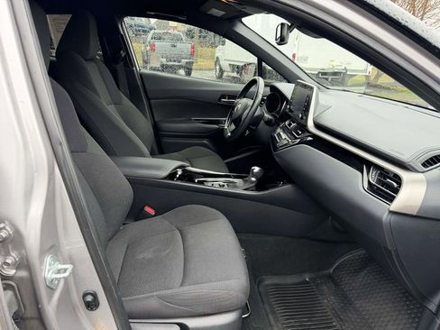 Used 2019 Toyota C-HR XLE image 12