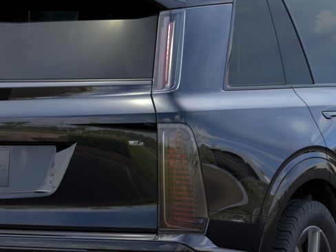 New 2027 Cadillac Vistiq Luxury w/ LPO, Floor Liner Package AWD/4WD image 11