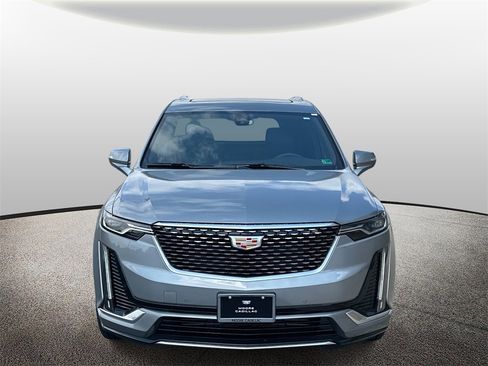New 2025 Cadillac XT6 Luxury image 6