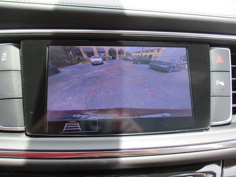 Used 2020 Buick Enclave Essence w/ LPO, Luxury Package FWD image 19