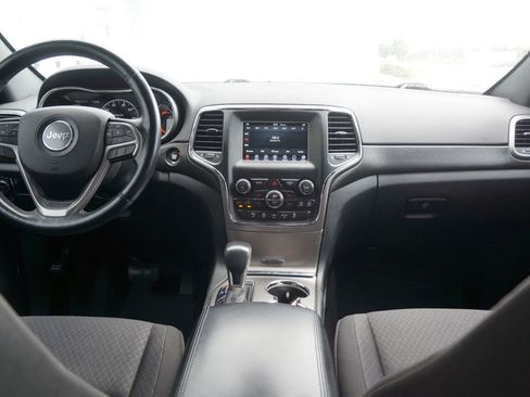 Used 2018 Jeep Grand Cherokee Laredo image 30