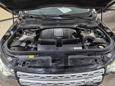 Used 2017 Land Rover Discovery HSE AWD/4WD image 45