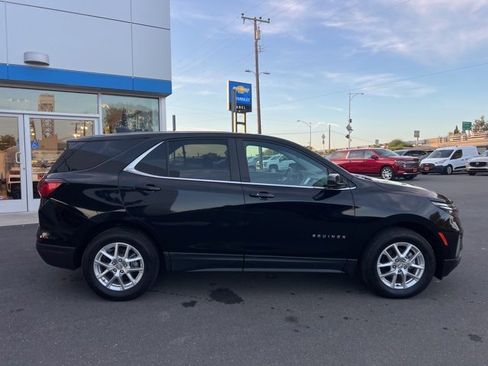 Used 2023 Chevrolet Equinox LT w/ Driver Convenience Package image 3