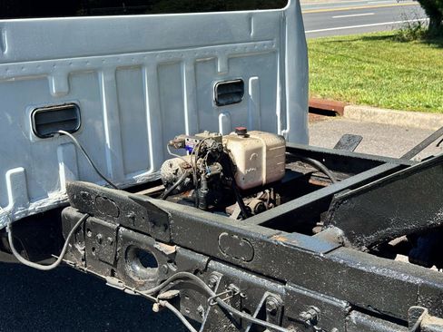 Used 2011 Ford F550 4x4 Regular Cab Super Duty w/ Payload Upgrade Pkg image 14