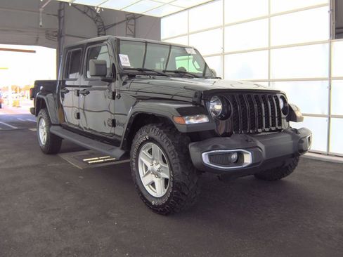 Used 2022 Jeep Gladiator Sport image 3