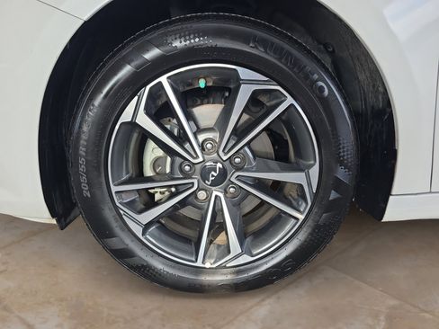 Certified 2023 Kia Forte LXS image 28