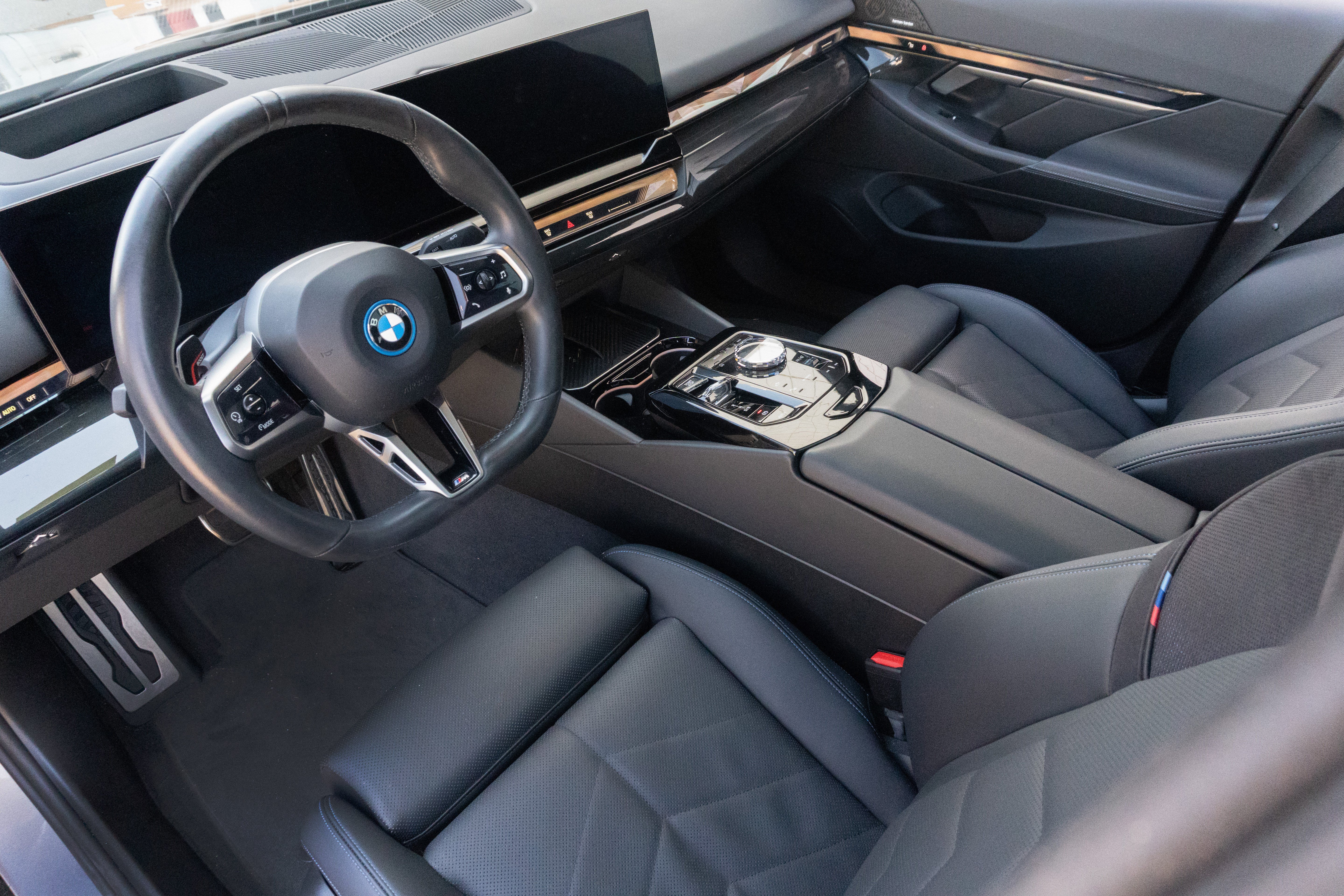 Certified 2024 BMW i5 eDrive40i w/ Executive Package RWD image 9