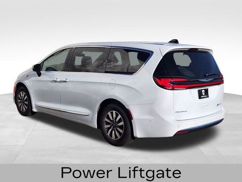 Used 2023 Chrysler Pacifica Limited image 8