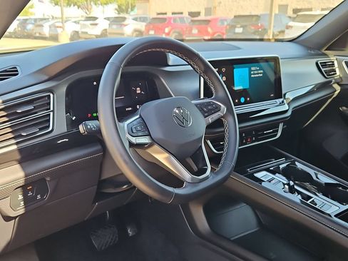 Used 2025 Volkswagen Atlas Cross Sport SE FWD image 15
