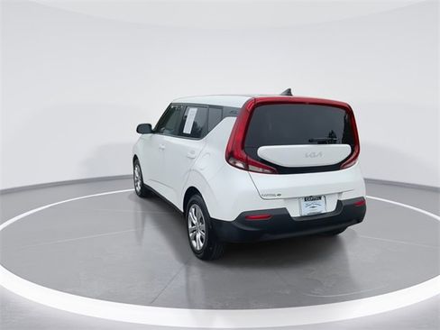 Used 2022 Kia Soul LX image 9