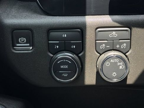 Used 2024 Chevrolet Silverado 2500 LT AWD/4WD image 23
