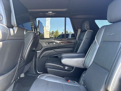 Used 2021 Cadillac Escalade Premium Luxury AWD/4WD image 14