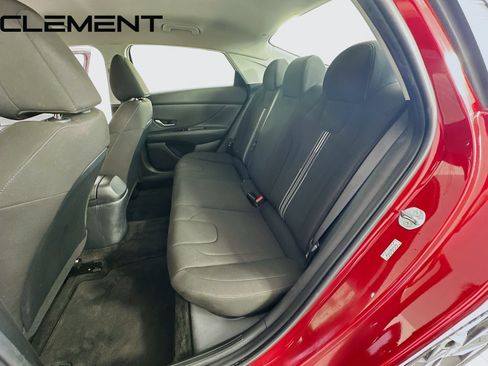 Certified 2023 Hyundai Elantra SEL w/ Convenience Package FWD image 32