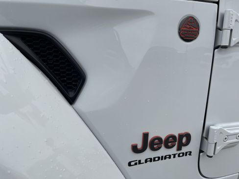 Used 2022 Jeep Gladiator Mojave w/ Auxiliary Switch Group image 13