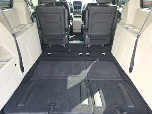 Used 2019 Dodge Grand Caravan SXT FWD image 22
