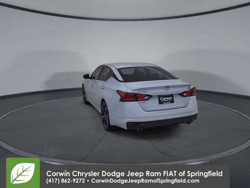 Used 2023 Nissan Altima 2.5 SR FWD image 12