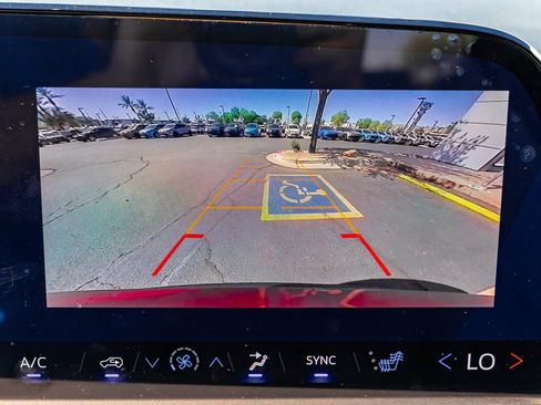 Used 2026 Chevrolet Traverse LT FWD image 16