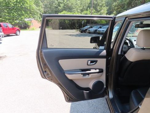 Used 2013 Kia Soul ! w/ Premium Pkg FWD image 11