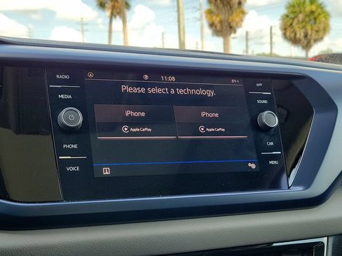 Used 2023 Volkswagen Taos SE w/ Panoramic Sunroof Package FWD image 20