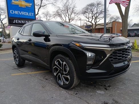 New 2026 Chevrolet Trax RS w/ Driver Confidence Package FWD image 2