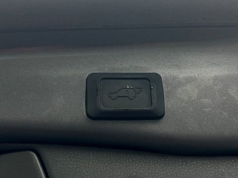 Used 2021 Toyota RAV4 XLE Premium image 12