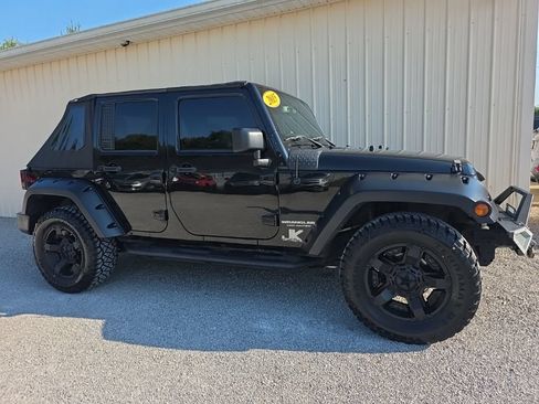 Used 2015 Jeep Wrangler Unlimited Sahara w/ Dual Top Group AWD/4WD image 2
