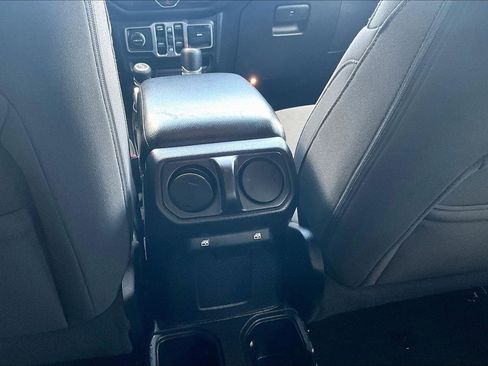 Used 2018 Jeep Wrangler Unlimited Sport S image 10