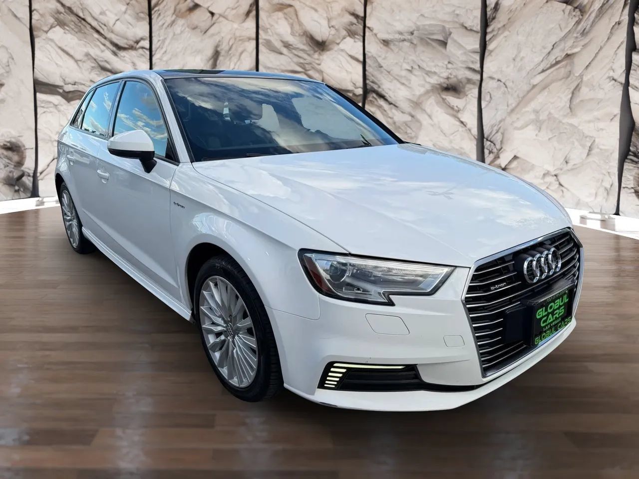 Used 2017 Audi A3 e-tron Premium FWD image 4