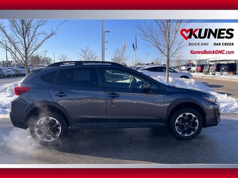 Used 2023 Subaru Crosstrek 2.0i Premium image 4