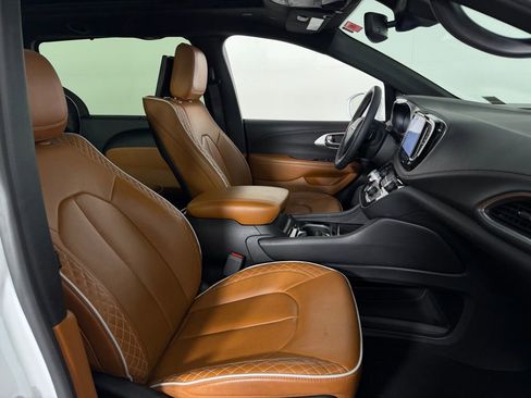 Certified 2024 Chrysler Pacifica Pinnacle image 36